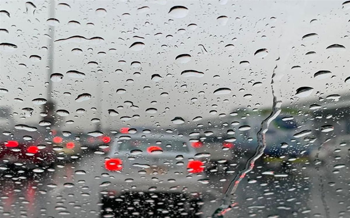 سقوط أمطار خفيفة