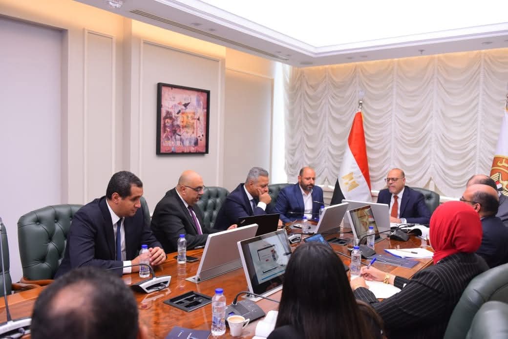 وزير العمل يطلق برنامجاً إلكترونياً لإدارة الانتخابات النقابية 2026-2030