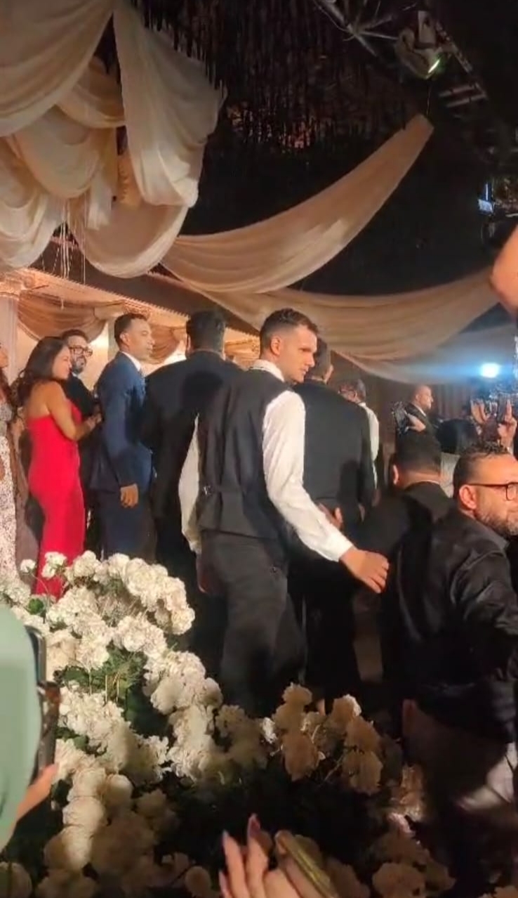 أكرم حسني في حفل زفاف نجل بيومي فؤاد
