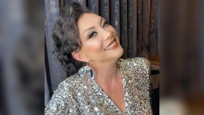 الفنانة التركية غُللو
