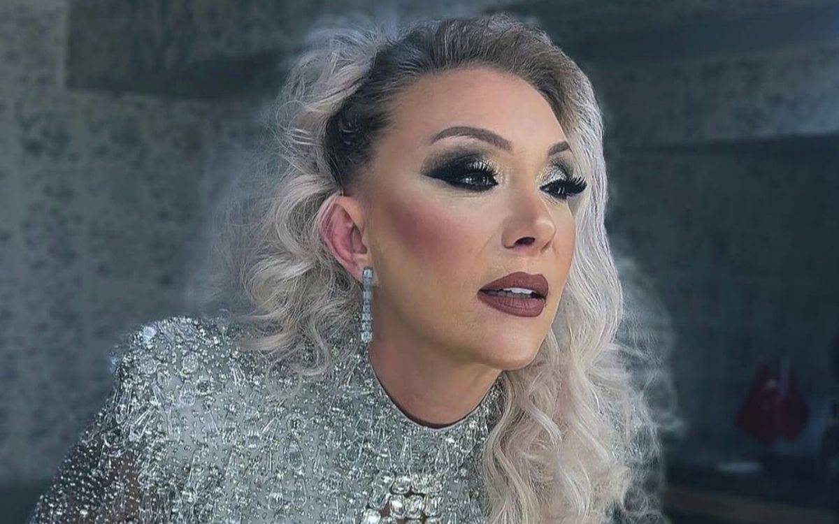 الفنانة التركية غُللو