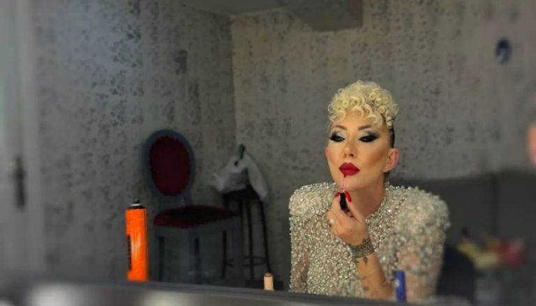 الفنانة التركية غُللو