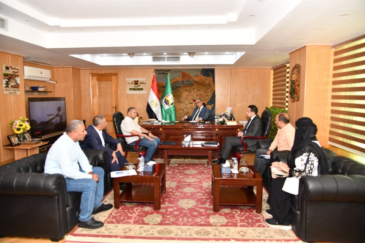 محافظ الفيوم يجتمع بالجهاز التنفيذي للمدينة ويوجه بالتصدي للبناء المخالف ورفع كفاءة منظومة