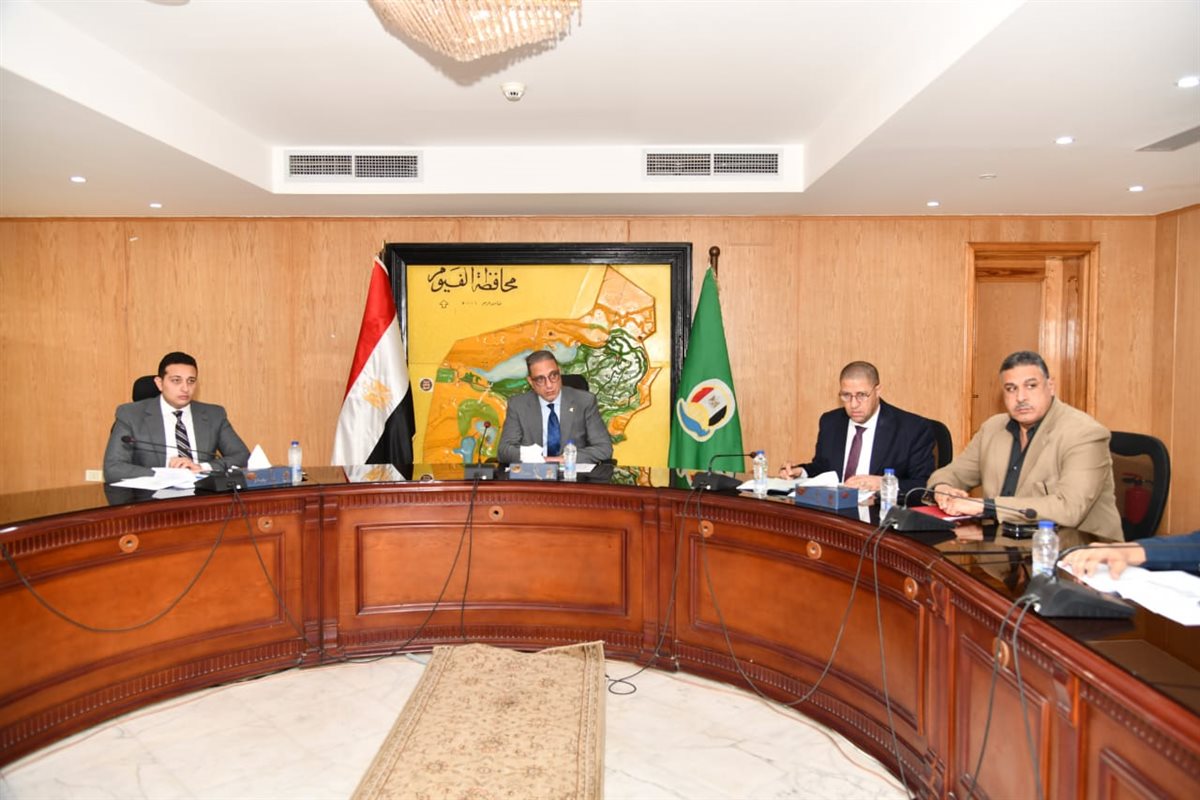 محافظ الفيوم يجتمع بالجهاز التنفيذي للمدينة ويوجه بالتصدي للبناء المخالف ورفع كفاءة منظومة
