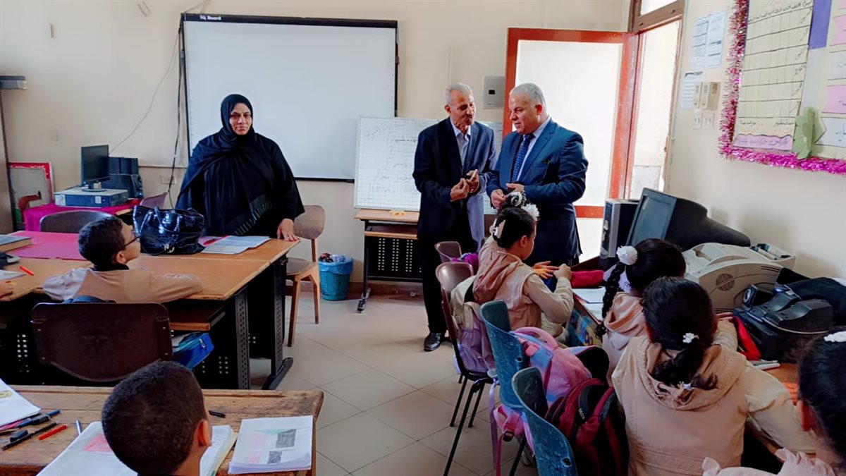 جولة ميدانية لوكيل التعليم بمدارس شرق الفيوم ويشيد بانضباط العملية التعليمية بمدرستي النهضة والسلام