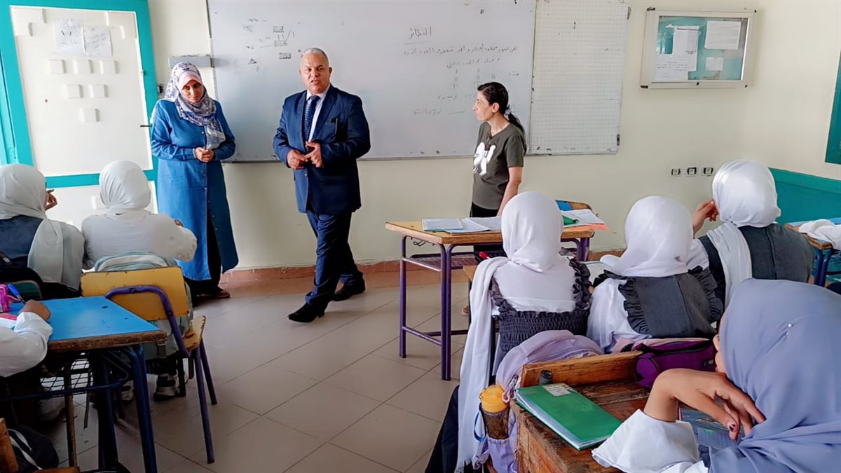 جولة ميدانية لوكيل التعليم بمدارس شرق الفيوم ويشيد بانضباط العملية التعليمية بمدرستي النهضة والسلام