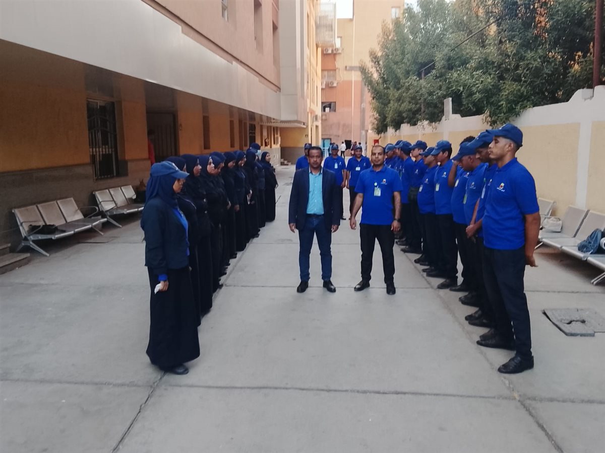 صورة مماثلة للصورة المتداولة أثناء تسليم الوردية