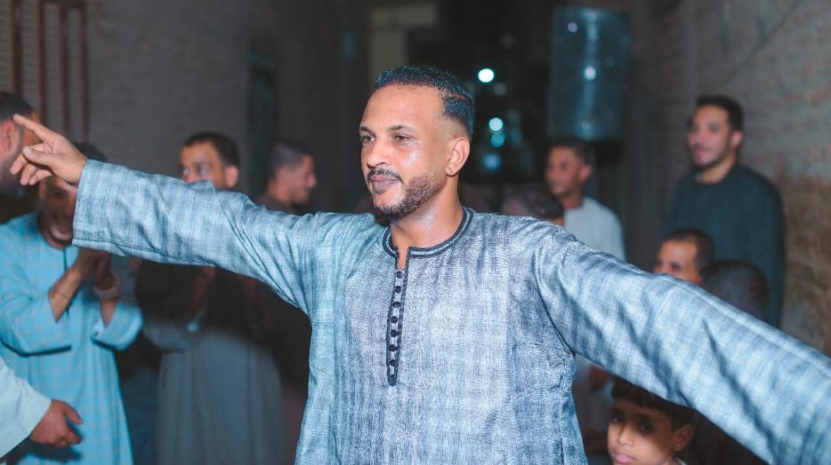 الشاب المصاب بضمور العضلات