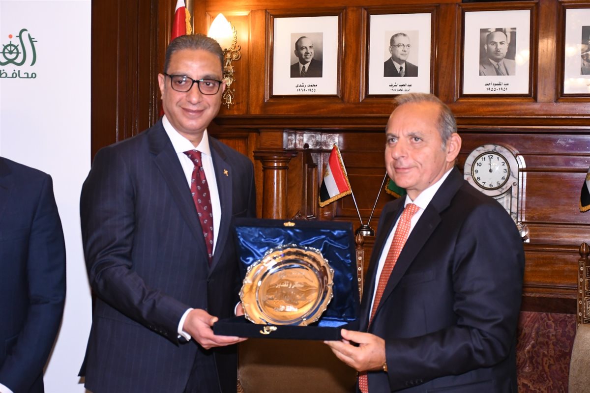 محافظ الفيوم والرئيس التنفيذي لبنك مصر يوقعان بروتوكول تعاون لإنشاء مبنى الاستقبال ورفع كفاءة وحدة الغسيل الكلوي بمستشفى طامية المركزي