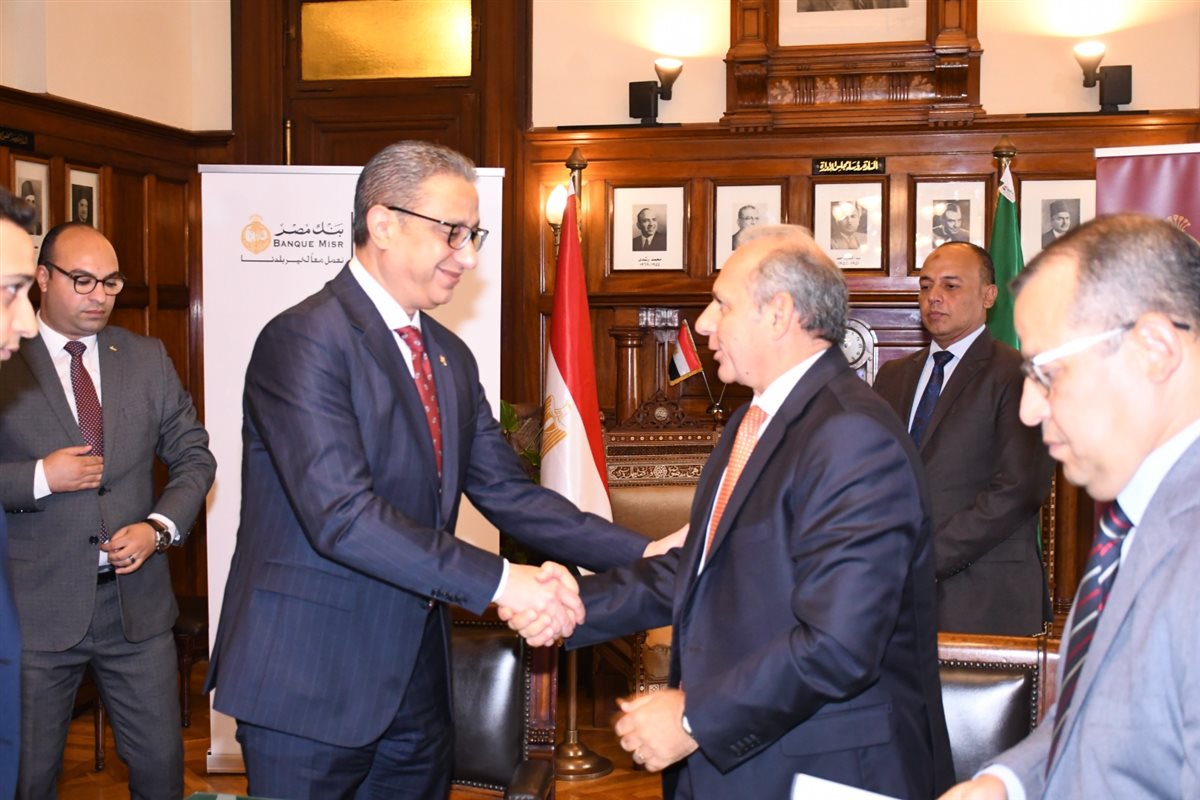 محافظ الفيوم والرئيس التنفيذي لبنك مصر يوقعان بروتوكول تعاون لإنشاء مبنى الاستقبال ورفع كفاءة وحدة الغسيل الكلوي بمستشفى طامية المركزي