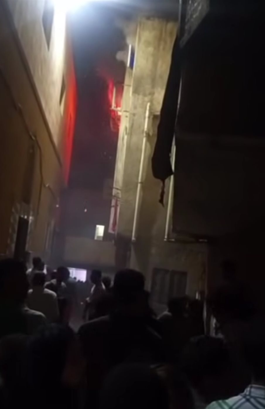 لحظة اشتعال النيران