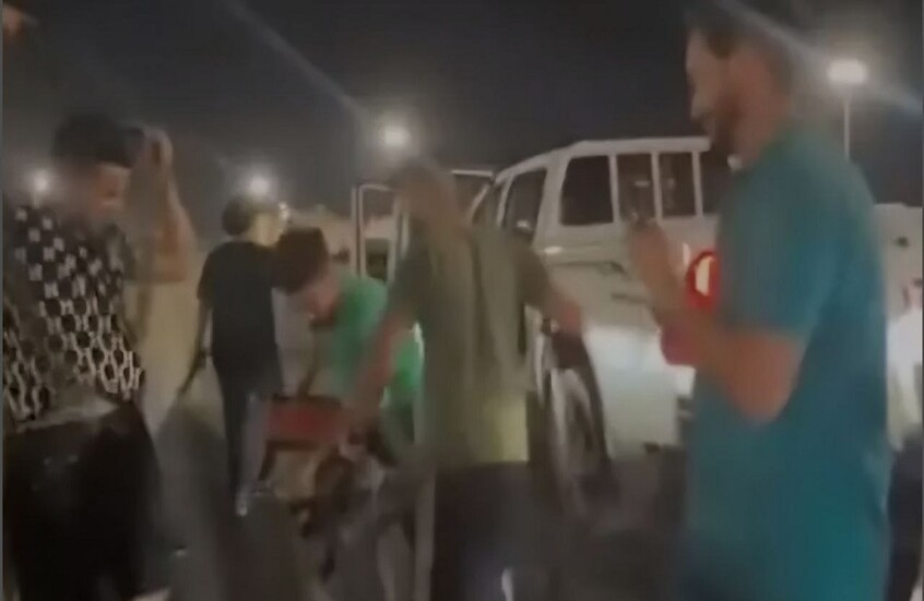 <strong>استعراض عسكري بأسلحة ثقيلة في طرابلس</strong>