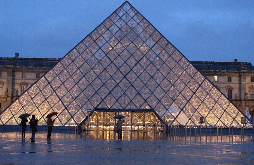 <strong>متحف اللوفر</strong>