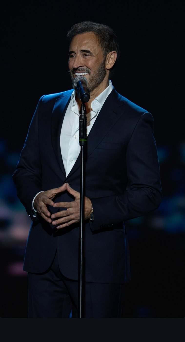 كاظم الساهر في حفله بموسم الرياض