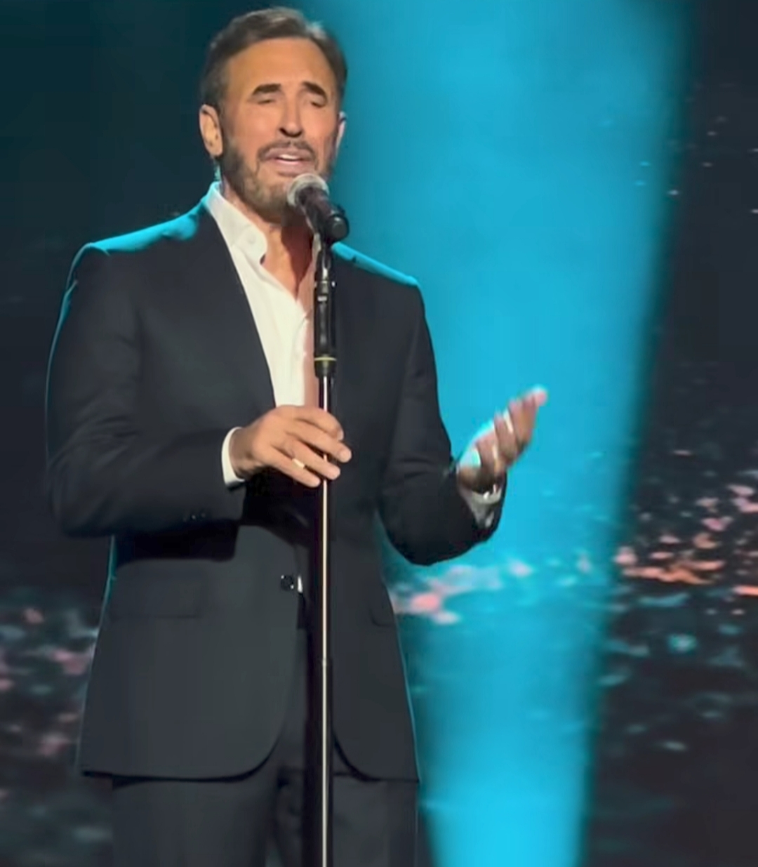 كاظم الساهر في حفله بموسم الرياض