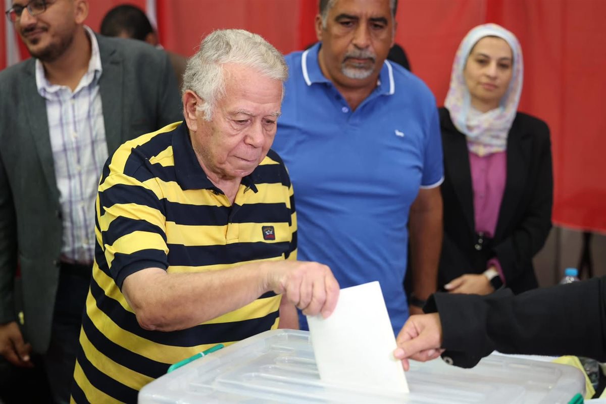 كابتن حسن حمدي يدلي بصوته في انتخابات الأهلي