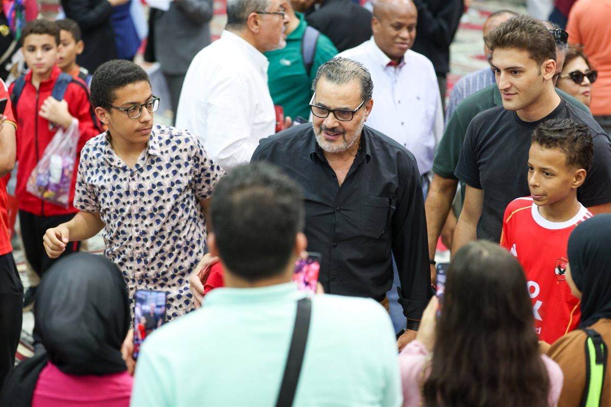 نجوم الفن يشاركون في انتخابات مجلس إدارة النادي الأهلي الجديد