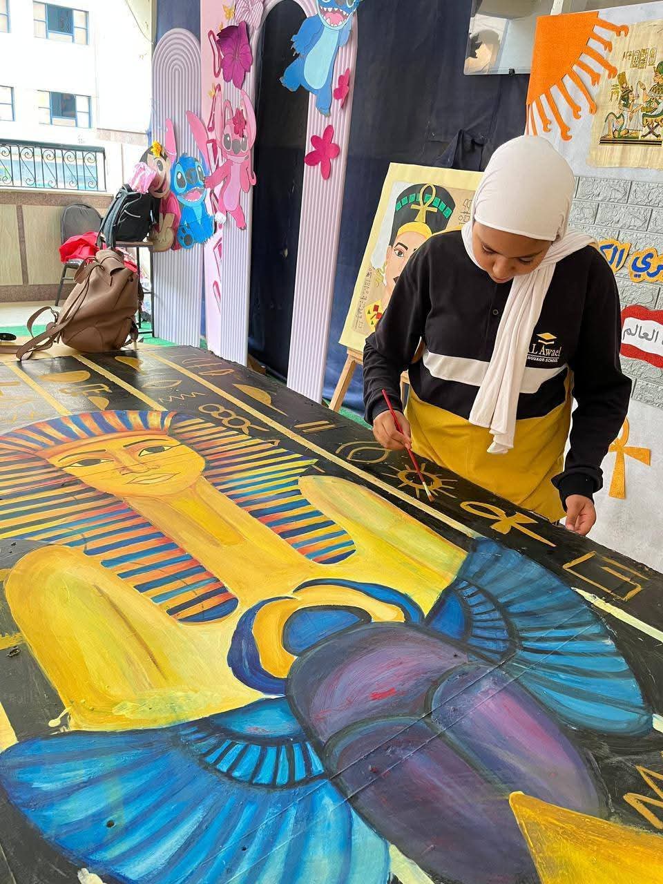 طالبات مدرسة الأوائل بالفيوم يبدعن في ورشة عمل الإحتفال بالمتحف الجديد