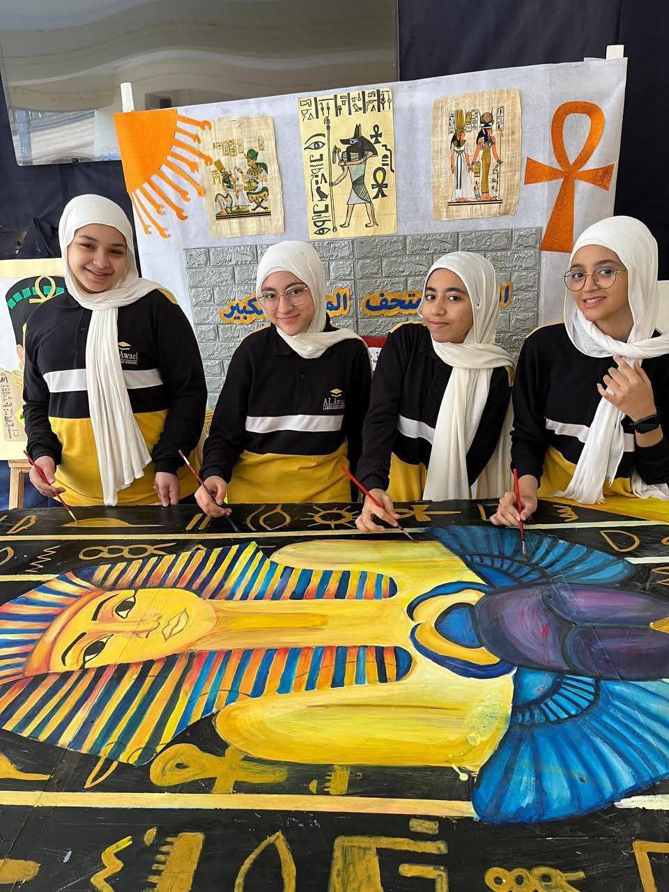 طالبات مدرسة الأوائل بالفيوم يبدعن في ورشة عمل الإحتفال بالمتحف الجديد