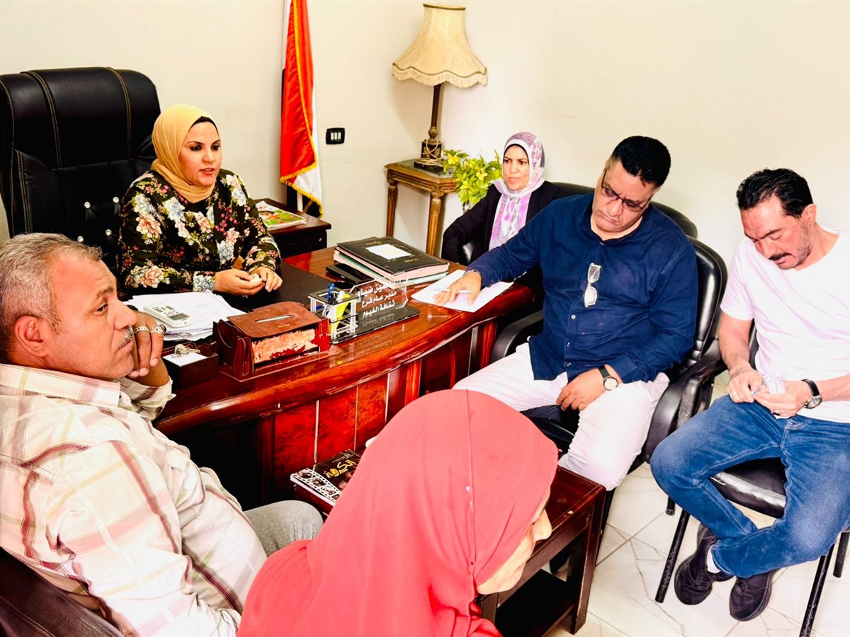 مدير عام ثقافة الفيوم ومديري الفرق الفنية يناقشان تطوير الأداء الفني والأرتقاء بالأنشطة المقدمة لجمهور