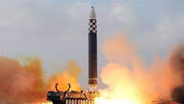 <strong>كوريا الشمالية تطلق قذائف صاروخية</strong>