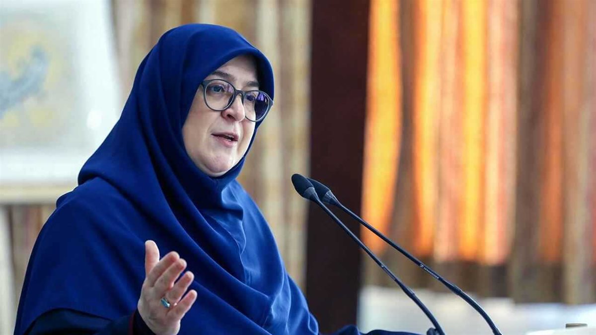 <strong>فاطمة مهاجراني، المتحدثة باسم الحكومة الإيرانية</strong>