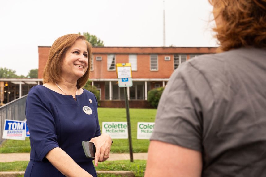 <strong>غزالة هاشمي</strong>