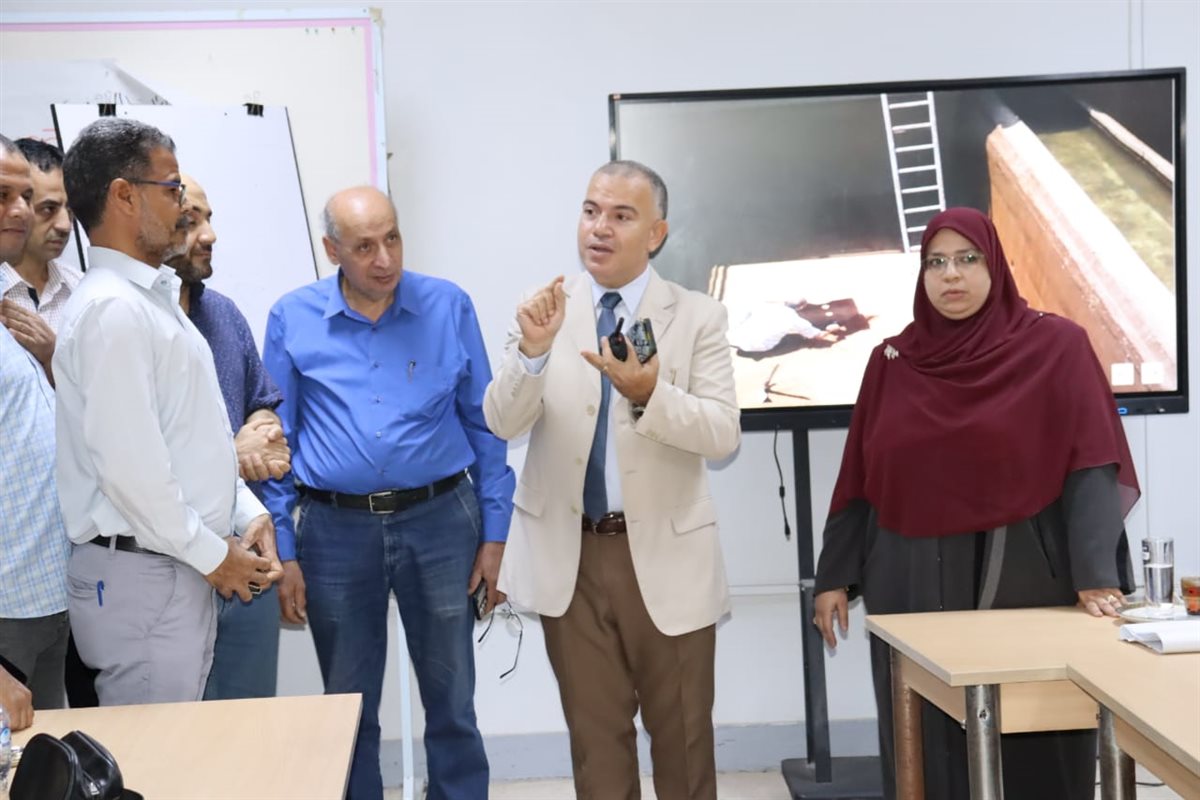 رئيس مياه الفيوم يتفقد عددًا من مواقع العمل لمتابعة سير الأداء بالشركة