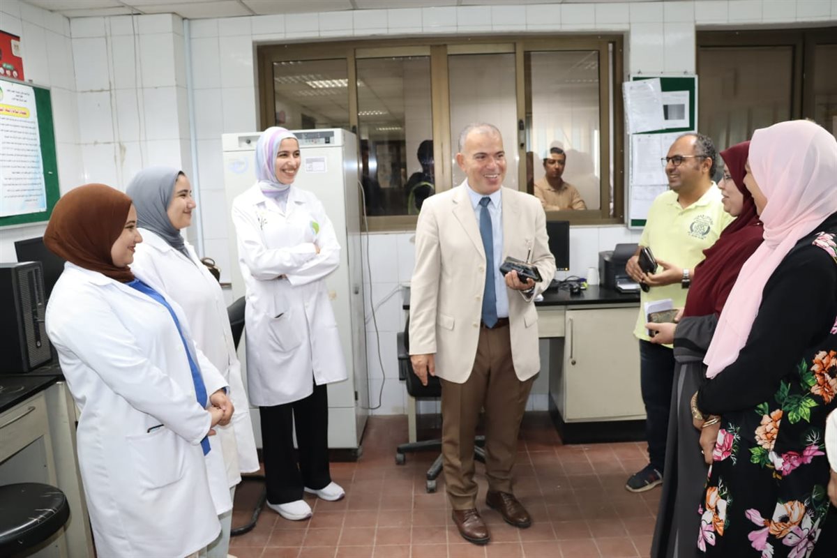 رئيس مياه الفيوم يتفقد عددًا من مواقع العمل لمتابعة سير الأداء بالشركة