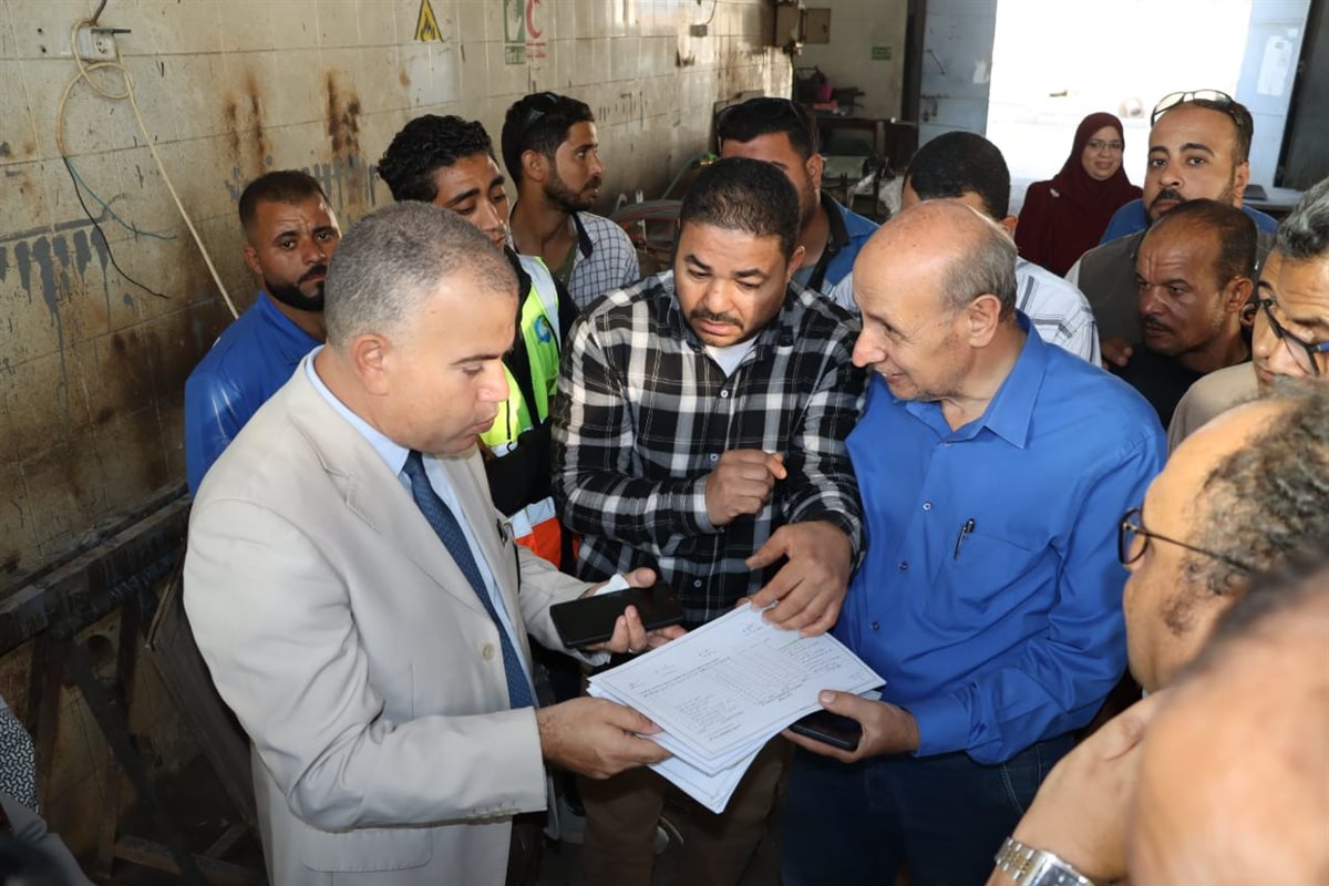 رئيس مياه الفيوم يتفقد عددًا من مواقع العمل لمتابعة سير الأداء بالشركة