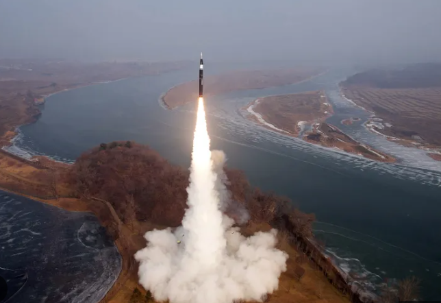 إطلاق كوريا الشمالية لصاروخ باليستي جديد
