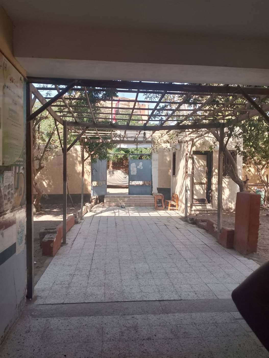 رئيس مركز سنورس يتابع أعمال تفقد وتجهيز مقار اللجان الانتخابية