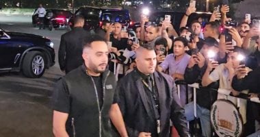 عصام السقا في عزاء والد محمد رمضان