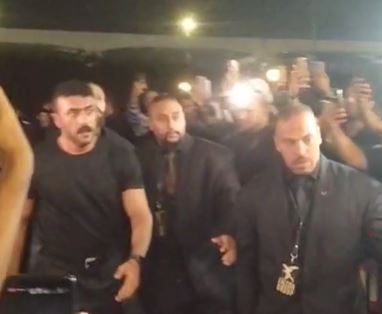 أحمد العوضي في عزاء والد محمد رمضان