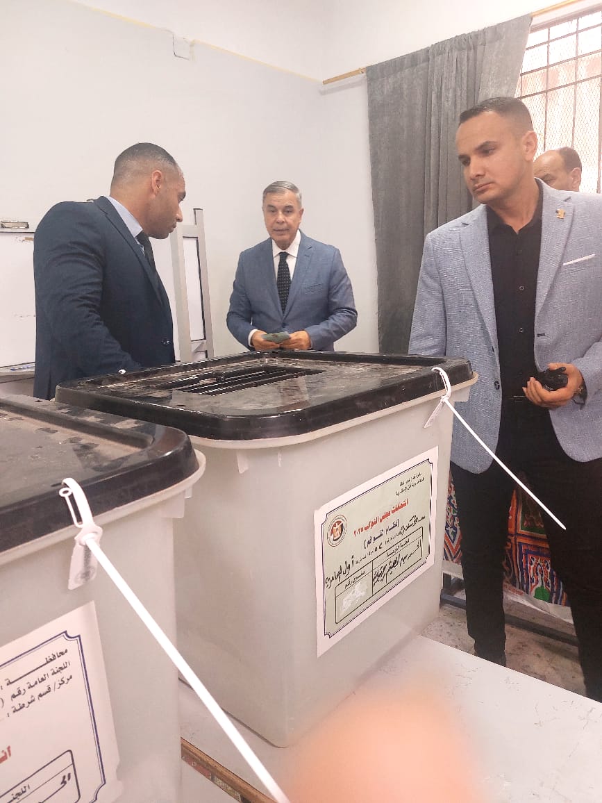 محافظ الإسكندرية يدلي بصوته في الانتخابات