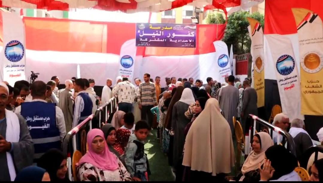 إقبال متزايد للناخبين على لجان الاقتراع وتصدر السيدات والشباب المشهد فى بعض اللجان فى انتخابات النواب ٢٠٢٥ بالفيوم