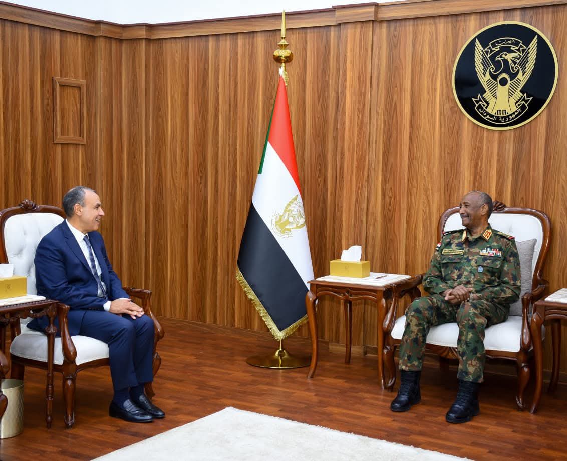 وزير الخارجية والفريق أول البرهان