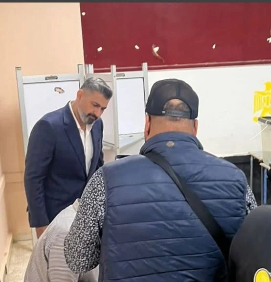 ياسر جلال يدلي بصوته في انتخابات مجلس النواب 2025