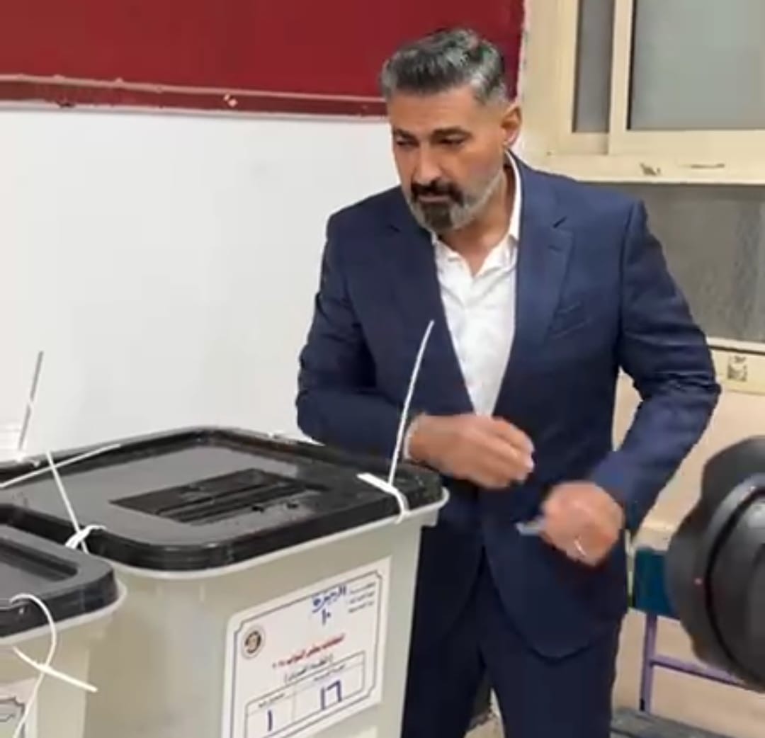 ياسر جلال يدلي بصوته في انتخابات مجلس النواب 2025