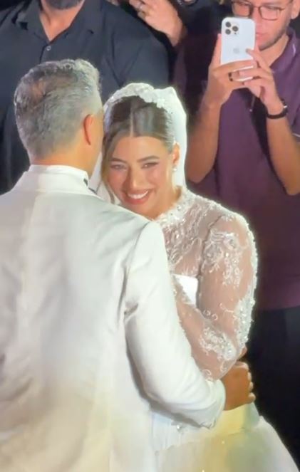 هايدي موسى ترقص مع زوجها محمد غانم في حفل زفافهما