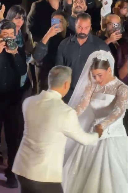 هايدي موسى ترقص مع زوجها محمد غانم في حفل زفافهما