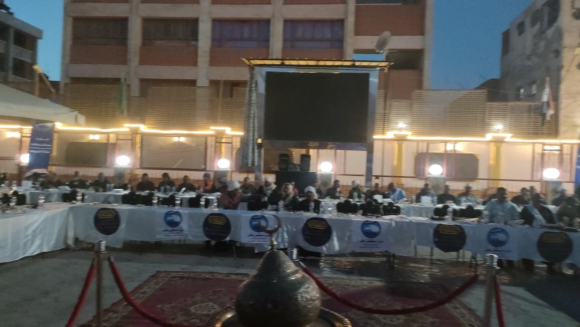 حفل افطار جماعي لـ 400 فرد من عمال النظافة تكريما لجهودهم