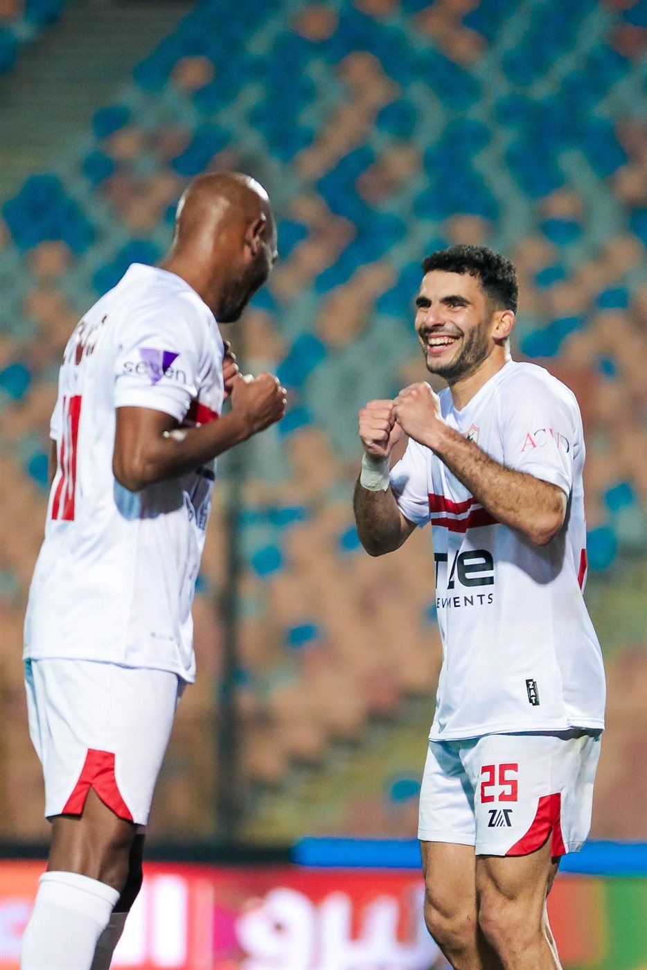 زيزو وشيكابالا يحتفلان بإحدى الأهداف