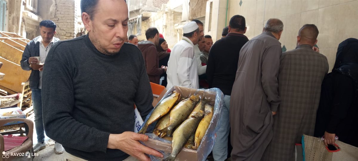 إقبال غير مسبوق على أسواق الرنجة والفسيخ والسردين بالفيوم