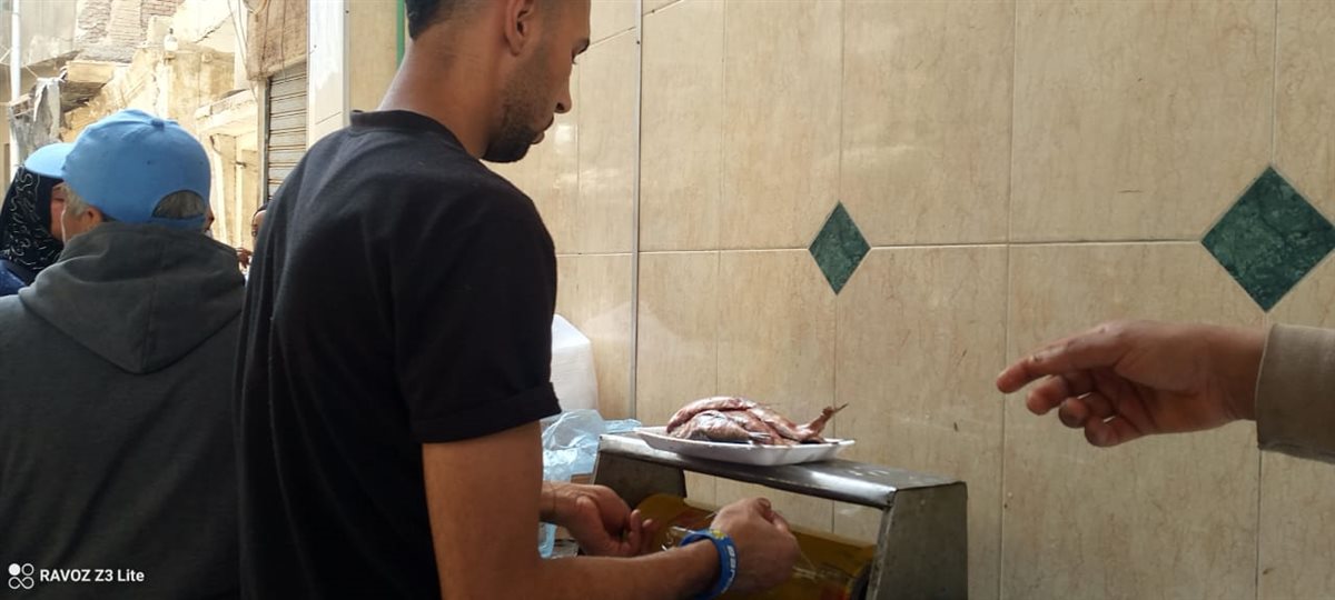 إقبال غير مسبوق على أسواق الرنجة والفسيخ والسردين بالفيوم