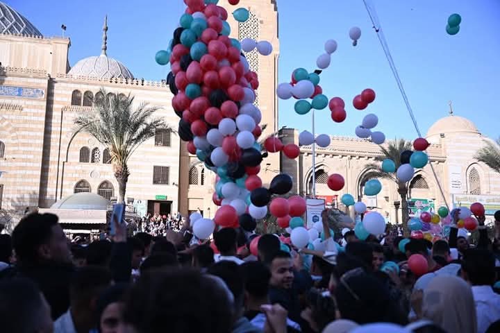 تحب العدية كاش ولا إنستاباي.. كيف يحتفل المصريين بعيد الفطر؟