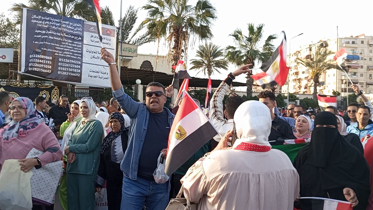 جانب من الهتافات
