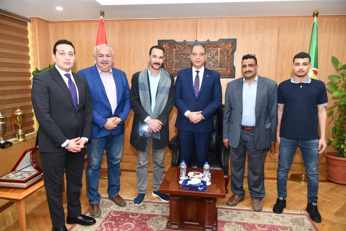 محافظ الفيوم يستقبل المهنئين بعيد الفطر المبارك “صور” محافظ الفيوم يستقبل المهنئين بعيد الفطر المبارك