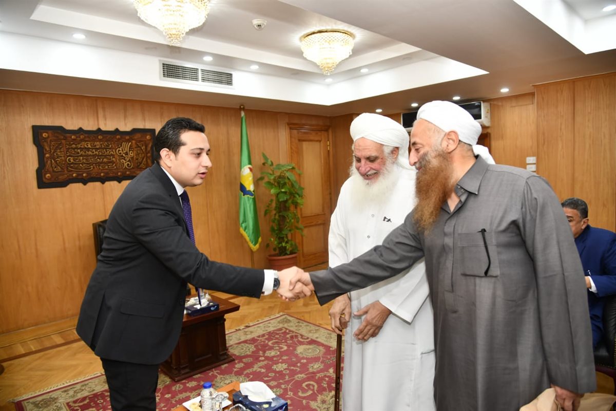 محافظ الفيوم يستقبل المهنئين بعيد الفطر المبارك “صور” محافظ الفيوم يستقبل المهنئين بعيد الفطر المبارك
