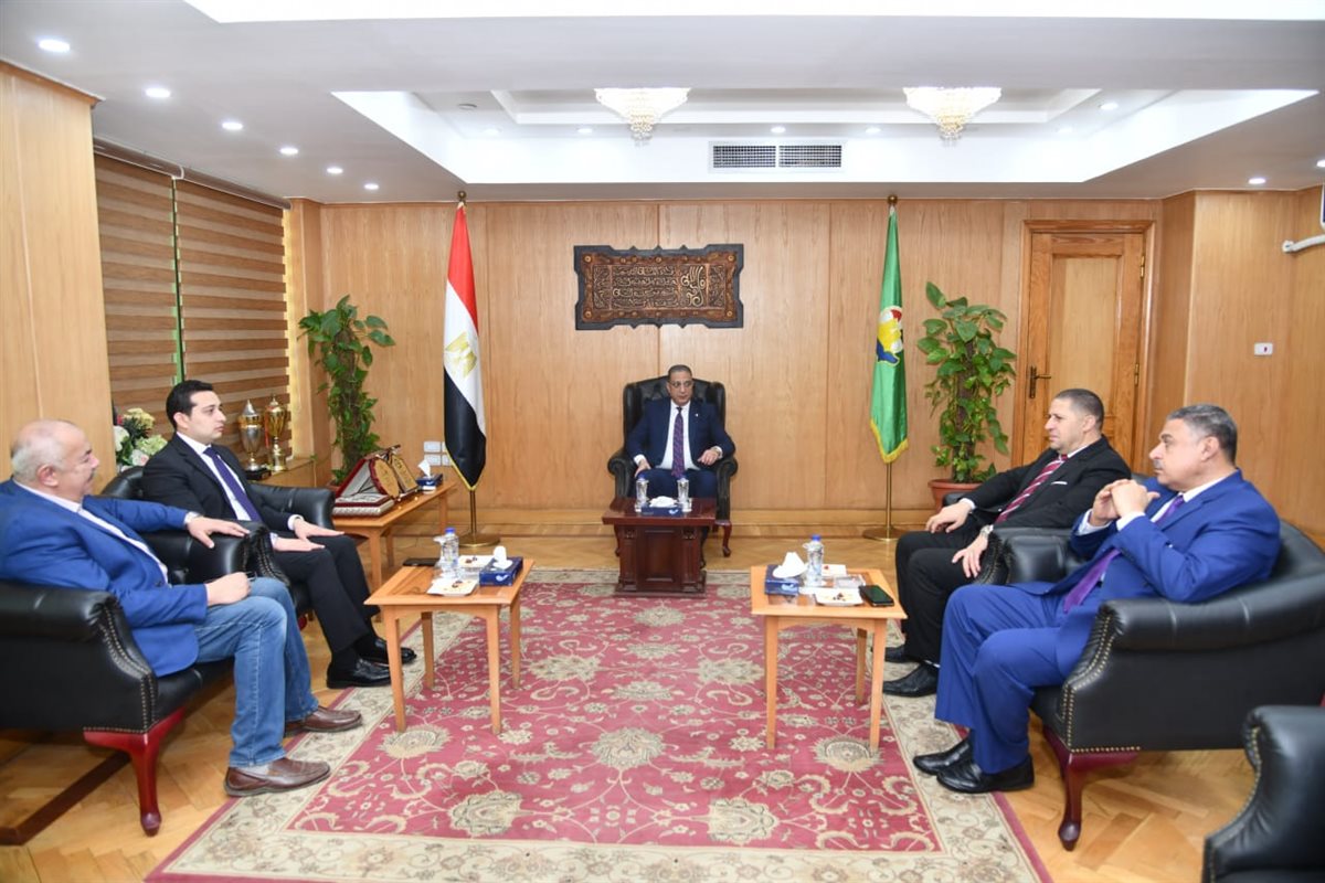 محافظ الفيوم يستقبل المهنئين بعيد الفطر المبارك “صور” محافظ الفيوم يستقبل المهنئين بعيد الفطر المبارك